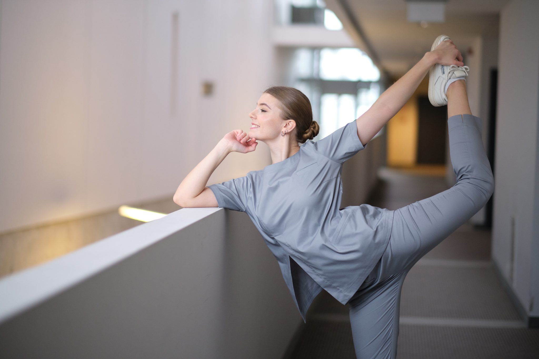 stylish doctor odzież ubrania medyczne lekarskie dla laborantów stomatologiczne fizjoterapeutyczne scrubs spodnie lara 007