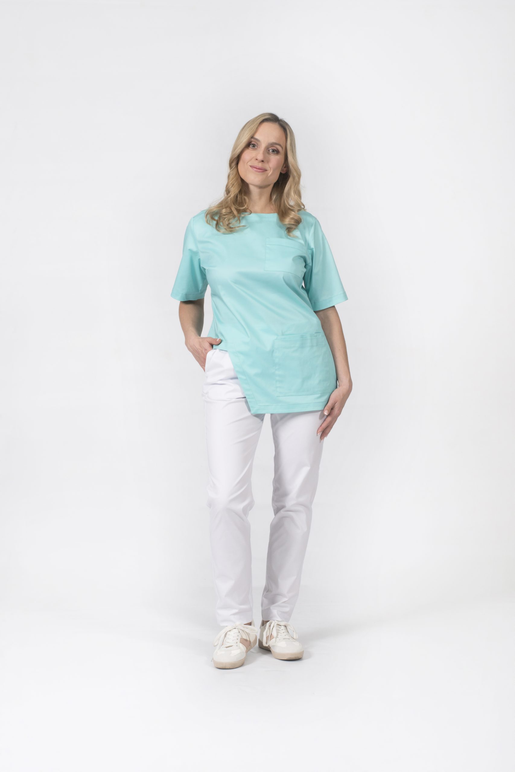 stylish doctor odzież ubrania medyczne strój medyczny ochronny specjalistyczny dla personelu sanitarnego kliniki prywatnej medycyny estetycznej ośrodka przychodnie zdrowia scrubs bluza bluzka silvie 017 produkt odzież ubrania medyczne strój medyczny ochronny specjalistyczny dla personelu sanitarnego kliniki prywatnej medycyny estetycznej ośrodka przychodnie zdrowia scrubs bluza bluzka silvie 017