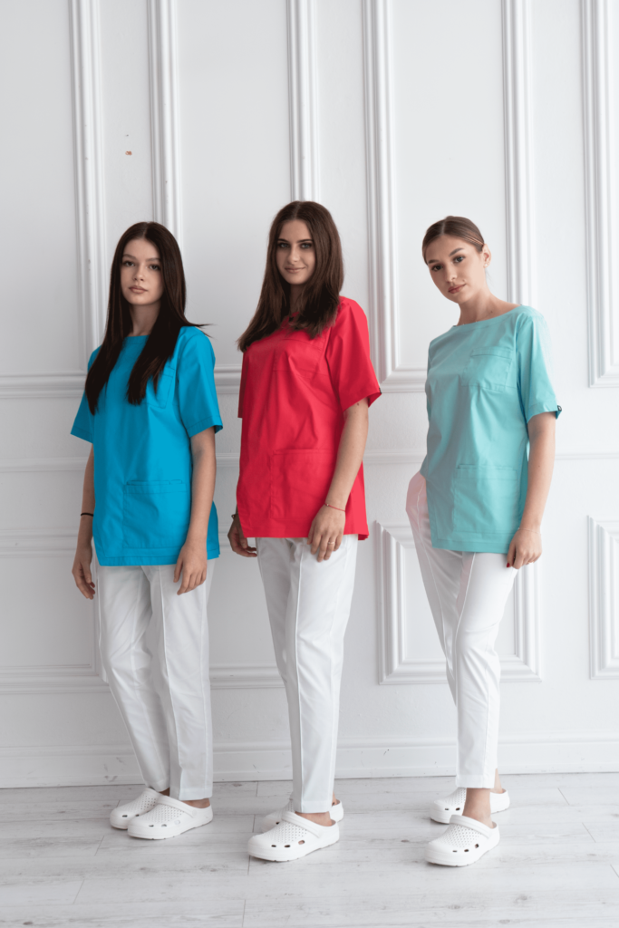 stylish doctor odzież ubrania medyczne eleganckie nowoczesne wygodne szyte na miarę ochronne scrubs bluza bluzka silvie 038