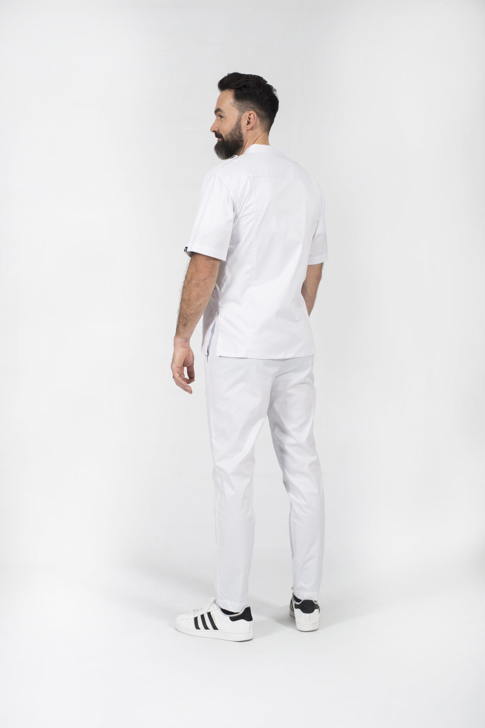 stylish doctor ubranie ochronne zabiegi stroj ratowniczy lekarz rodzinny giorgio popr 019
