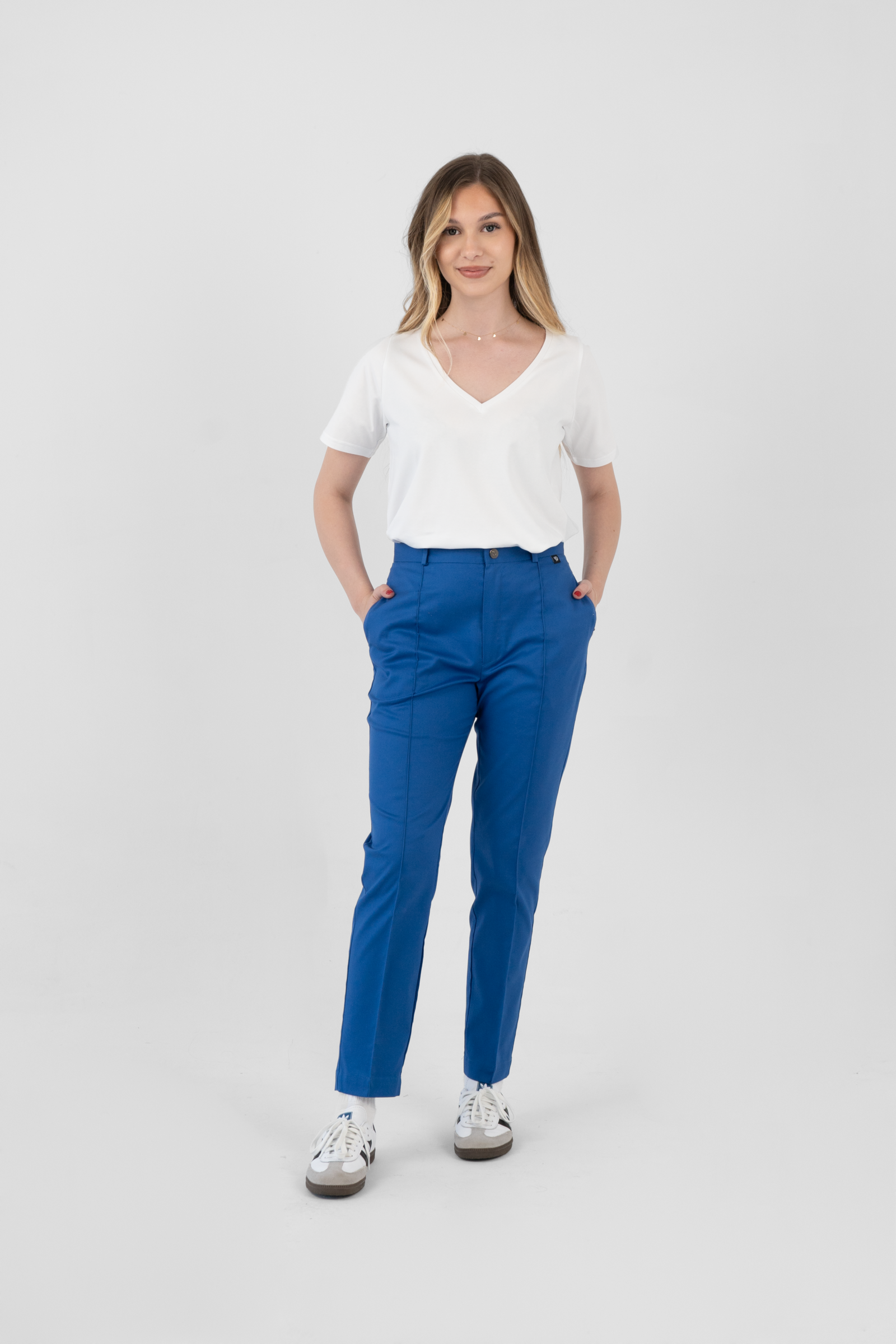 stylish doctor medical clothing attire Sara t-shirt Julietta pants 001