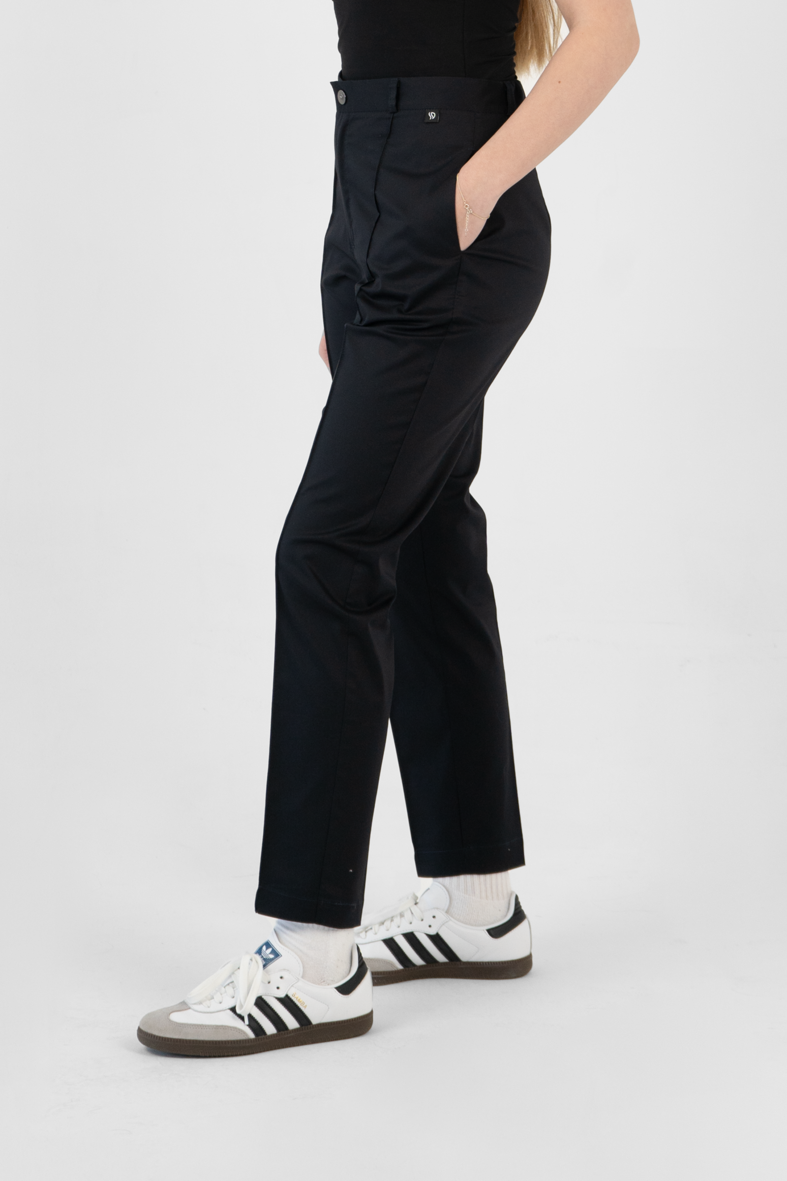 stylish doctor medical clothing attire Sara t-shirt Julietta pants 010